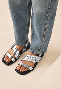 Next REGULAR FIT - FOREVER COMFORT BUCKLE STRAP - Sandaler - silver