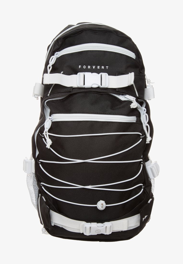 Fekete szövet hátizsák fehér cipzárokkal és részletekkel. Bungee zsinóros kivitelezés, több zseb, és állítható vállpántok jellemzik.