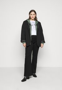 Even&Odd Camisola com fecho - green