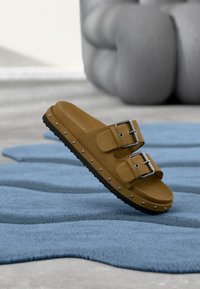 Tagant lahtised kingad - cognac