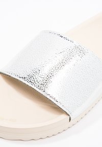 flip*flop POOL METALLIC CRACKED - Mules - silver