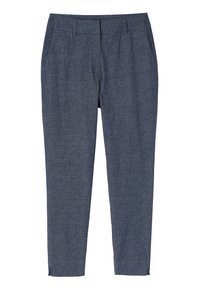 Pantalones de mezclilla oscura con un corte recto, que presentan una parte delantera plana, bolsillos laterales y ligeras aberturas en los tobillos para un toque moderno.