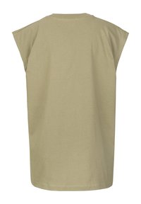 Olijfgroene katoenen t-shirt, mouwloos ontwerp, rechte snit met een ronde halslijn. Gladde textuur, minimale stikdetails rond de randen.