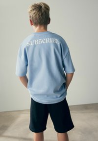 Next 2PK - Trükipildiga T-särk - blue black subscribe