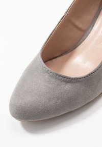 Dorothy Perkins Lodičky na klínu - grey