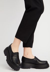 RYŁKO Półbuty wsuwane