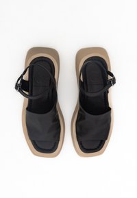 Cesare Gaspari Sandalias con plataforma - black
