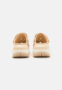 Crocs MEGA CRUSH UNISEX - Saboţi - shitake