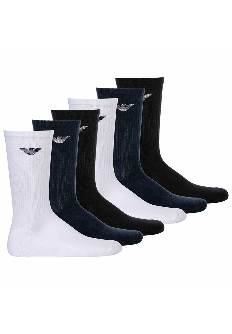 Seis pares de calcetines acanalados: dos blancos, dos azul marino y dos negros. Cada par presenta un pequeño logo encima del tobillo en un color contrastante.