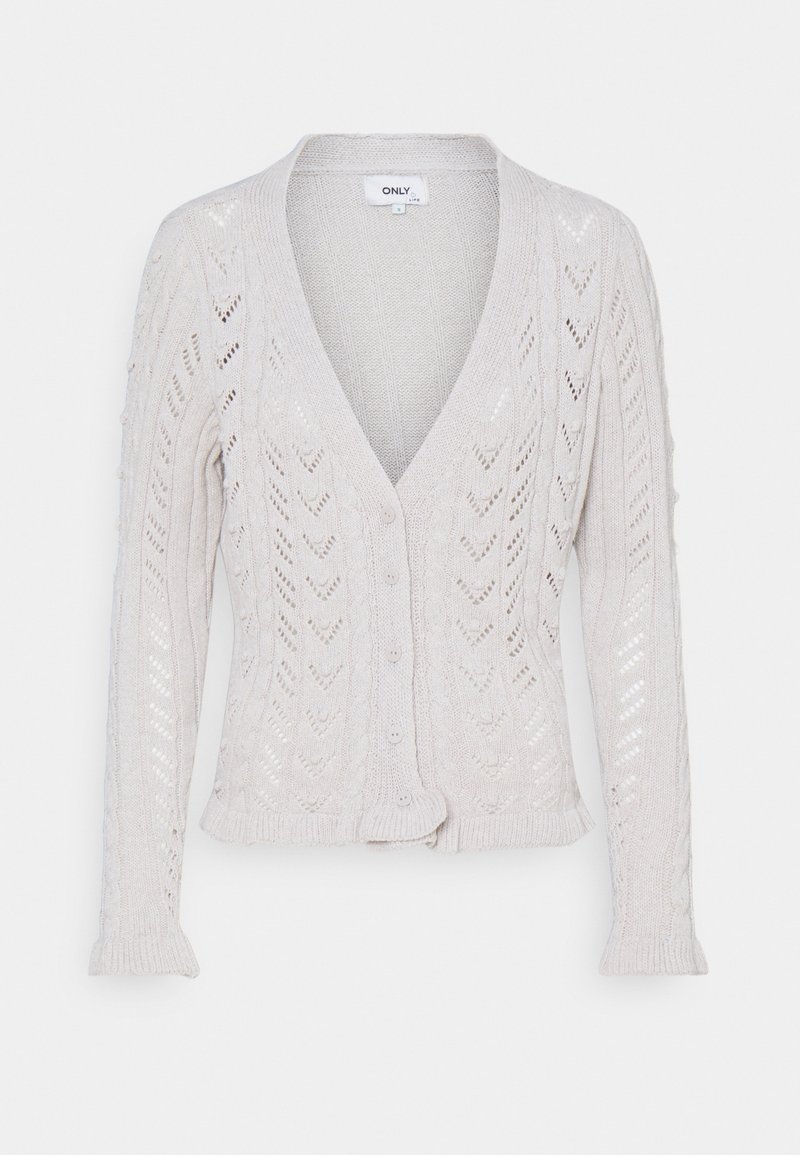 Cardigan gris clair en tricot avec manches longues, col en V, fermeture à boutons et un motif texturé avec de petits trous.