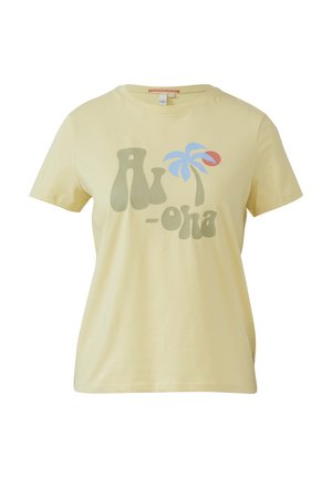 T-shirt en coton jaune clair à manches courtes, avec des graphismes verts et bleus, incluant un texte stylisé 'Aloha' et un design de palmier.
