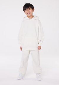 Champion EXCLUSIVE HOODIE UNISEX - Sportinis megztinis - off-white