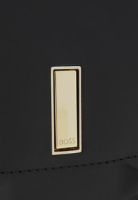 BOSS ARIELL SADDLE - Olkalaukku - black