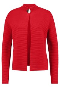Roter gerippter Cardigan mit langen Ärmeln, rundem Halsausschnitt, offener Vorderseite und einem großen silbernen Knopfverschluss am Kragen.