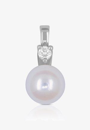 Weißer Perlenanhänger mit glänzender Oberfläche, befestigt an einem eleganten Silberschluss, der über der Perle einen kleinen runden Diamanten aufweist.