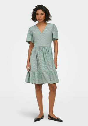 JDY, JDYCARLA Short - Dzsörzéruha - chinois green