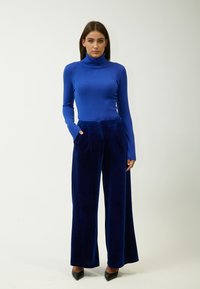 INFLUENCER HIGH-NECK BASIC - Maglione - royal