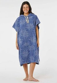 Blauer Handtuch-Poncho mit Kapuze, mit gemustertem Textureffekt, quadratischem Design und gebrandetem Halsausschnitt. Mittellänge, oversized Passform.