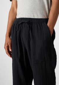 Abercrombie & Fitch BAGGY - Kalhoty - casual black