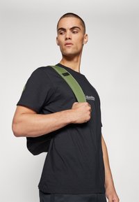Columbia BASIC LOGO™ SHORT SLEEVE - T-shirts print - black