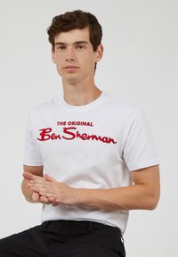 Ben Sherman SIGNATURE LOGO - Print T-shirt - white