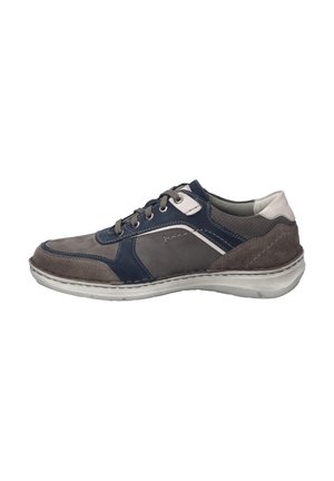 Männlicher Sportschuh aus grauem und marineblauem Wildleder mit synthetischen Akzenten. Verfügt über Leder schnürsenkel, runde Zehenform und strukturiertes Profil.