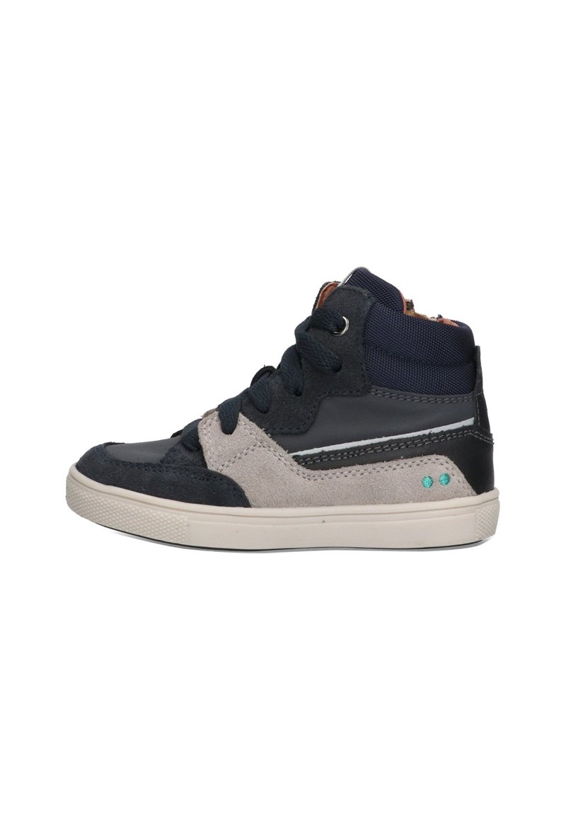 Hoge sneakers met een marineblauwe synthetische bovenkant, grijze suède accenten en een witte rubberen zool. Veters en een rits voor een veilige pasvorm.