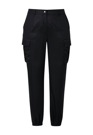 Czarne spodnie cargo wykonane z gładkiego materiału, z bocznymi kieszeniami, tapered nogawkami, elastycznymi mankietami oraz zapięciem na guzik z przodu.
