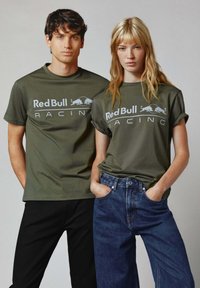 Red Bull Racing x Pepe Jeans RED BULL RACING LOGO DRIVER TEE - Marškinėliai su spaudiniu - green
