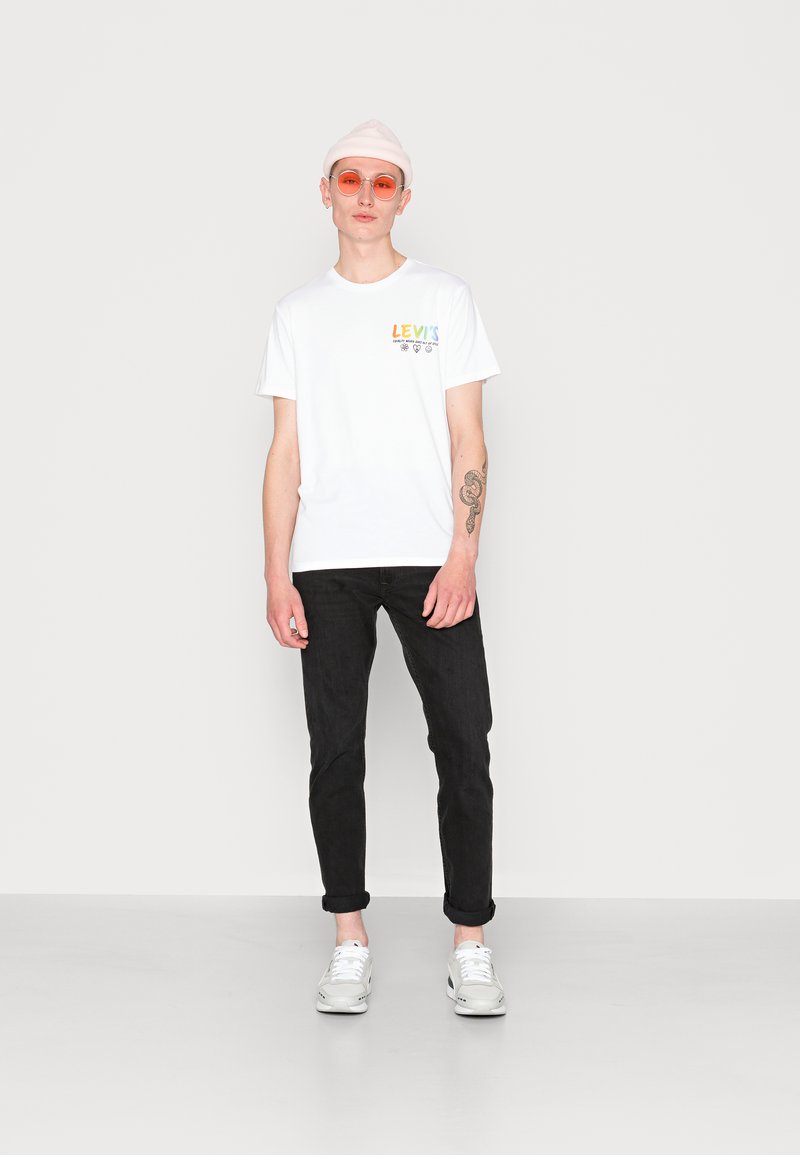 Levi's® COMMUNITY TEE UNISEX - T-shirt estampada - white