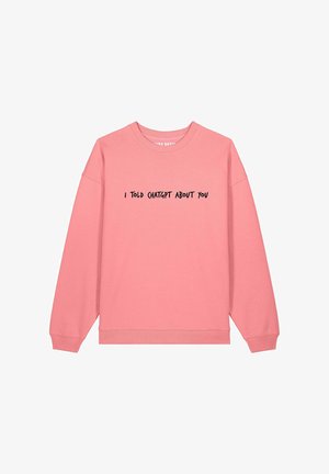 Sweatshirt rose avec un col rond et des manches longues, avec le texte "J'AI PARLÉ DE TOI À CHATGPT" en noir sur le devant.