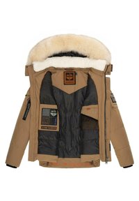 Beige pufferjacka med fuskpälskantad huva, svart innerfoder, texturerade lappar och fickor med dragkedjor. Innehåller logotyper och etiketter.