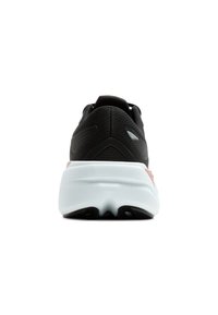 Mustas jooksujalats tekstureeritud ülemise osaga, valge vaheosa ja roosa aktsent. Omab pehmendatud kaelaosa ja kummist välispinda pidamise tagamiseks.