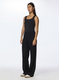 Pieces PCRANESSA STRAIGHT - Stoffhose - black