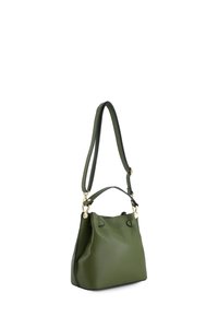 Grøn læderhåndtaske med tekstureret finish, udstyret med aftagelig skulderrem og guldfarvet hardware. Kompakt, struktureret form.