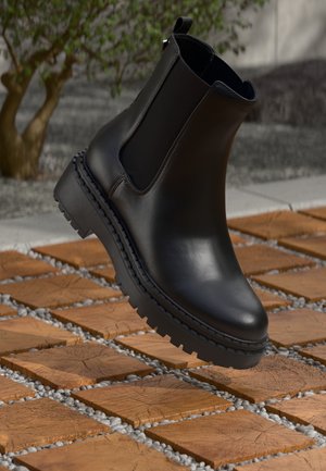 Guess LEANNA - Botines con plataforma - black