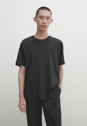 STUDIO - RELAXED FIT  - Basic T-shirt - black