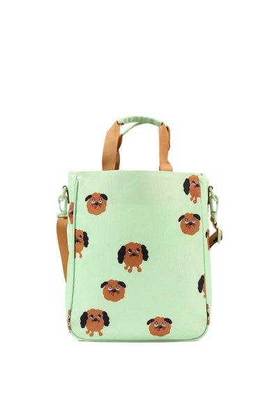 Borsa a spalla verde chiaro con motivo di volti di cane marroni, manici color cuoio e una tracolla regolabile su sfondo bianco.