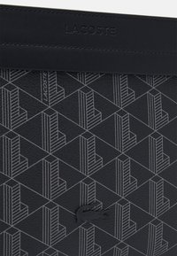 Lacoste THE BLEND - Trousse - noir gris