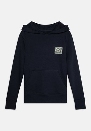 Felpa navy con cappuccio, tasca frontale, cappuccio con cordino e un design quadrato a onde verdi e bianche sul petto. Texture del tessuto morbida.