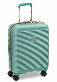 Valigia rigida turchese con righe verticali, manico retrattile dorato, doppie ruote nere e zipper marrone.