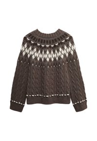 Maglione marrone lavorato a maglia con motivo a treccia, scollatura rotonda e design a yoke con motivi a diamante bianchi. Accentuato con una striscia bianca in basso.