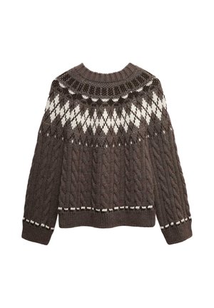 Brązowy sweter dziergany z wzorem w warkocze, okrągłym dekoltem i projektem yoku z białymi diamentowymi motywami. Akcentowany białym paskiem na dole.