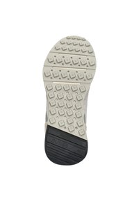 Suela de zapato con una base de goma texturizada. Presenta una combinación de beige claro y negro, con patrones de tracción triangulares y cuadrados.