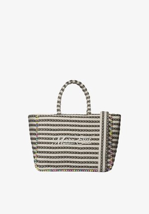 Sac fourre-tout en tissu rayé avec deux poignées, décoré de perles multicolores le long des bords et nom de marque brodé en cursive sur le devant.