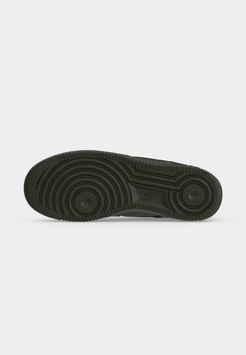 Nike AIR FORCE 1 TECH ESS UNISEX - Trainers - black/newsprint/metallic silver-coloured/laser orange — foto 6