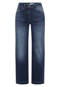 Jeans de mezclilla azul oscura con corte de pierna ancha, bolsillos frontales y cierre de botón. Presentan un leve desgaste y costuras contrastantes.