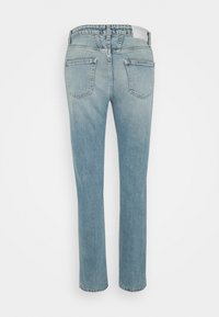 Světle modré džíny z denimu se střihem s rovnými nohavicemi, designem pěti kapes a jemným vyblednutím. Obsahují kontrastní švy a štítek na pásu.