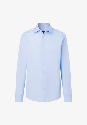 Camicia da uomo azzurra a maniche lunghe con colletto appuntito e bottoni bianchi sul davanti.