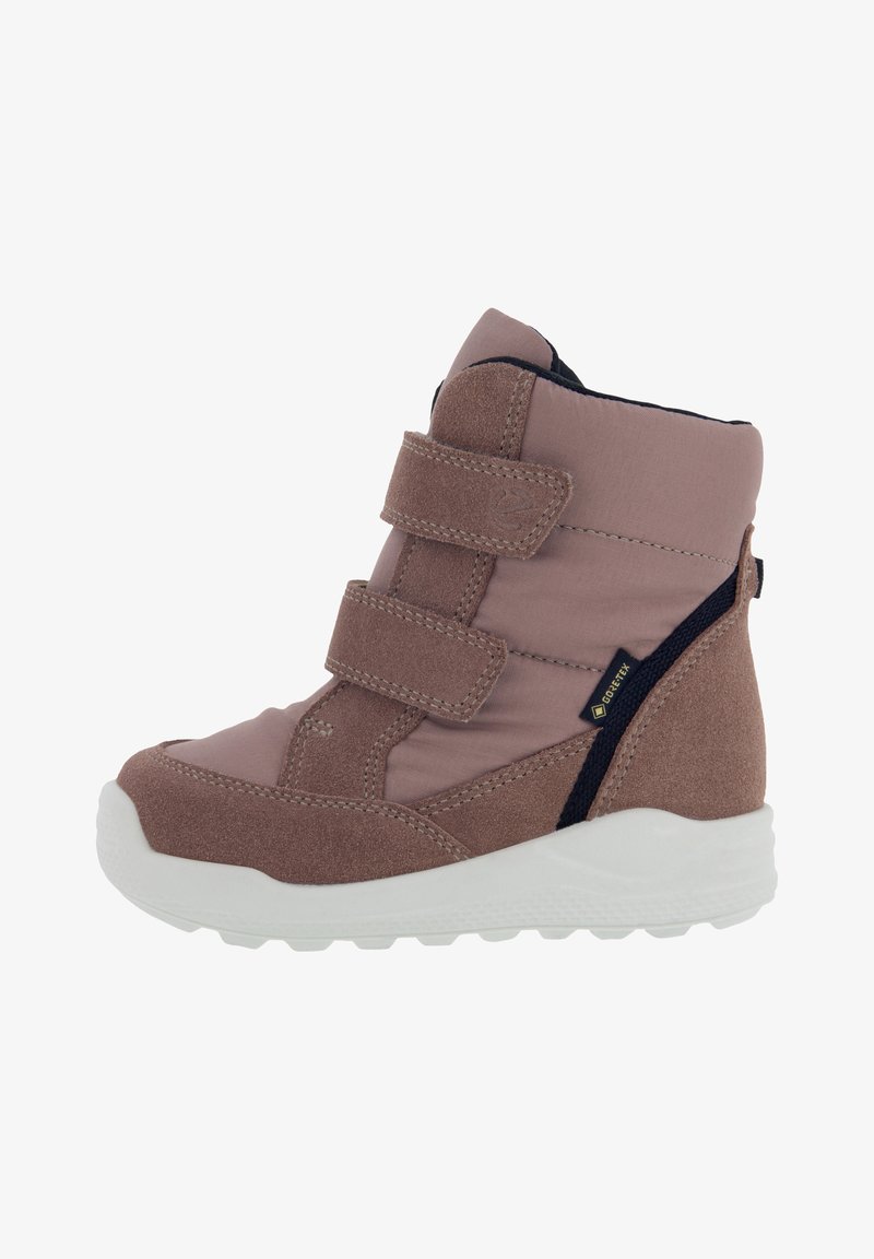 Brauner Winterstiefel für Kinder mit zwei Velcro-Riemen, Gore-Tex-Tag, gepolstertem Knöchel und weißer Gummisohle.
